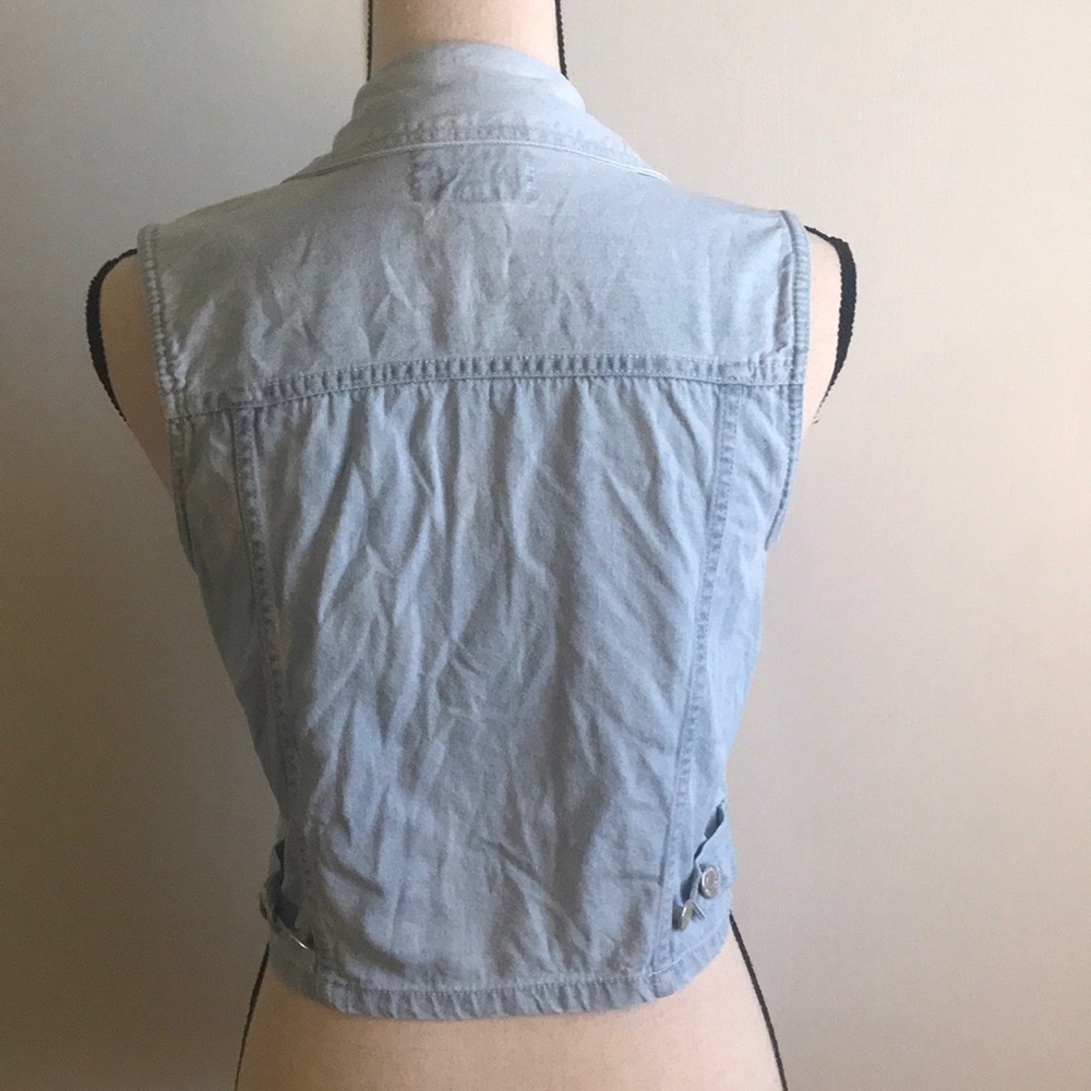 Cute Vest Button down - Picture 7 of 9